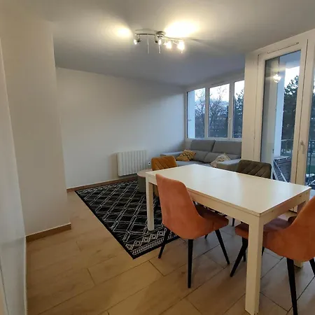 3 Avec Balcon Et Parking *
