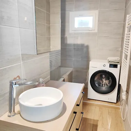3 Avec Balcon Et Parking Apartmán *