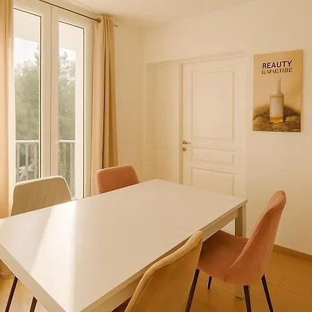 3 Avec Balcon Et Parking Apartmán *
