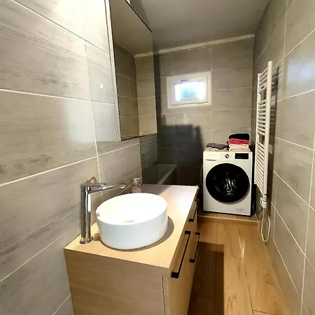 3 Avec Balcon Et Parking Apartmán